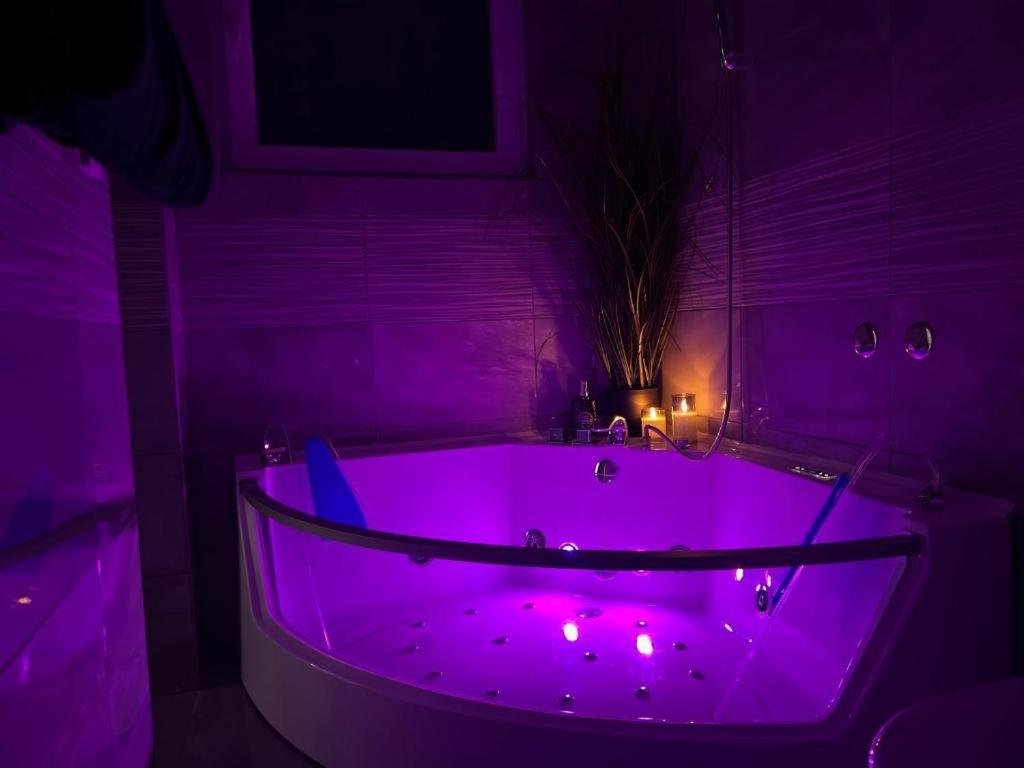 Luxrooms - Hotel Type With Private Jacuzzi Bjelovar Luaran gambar