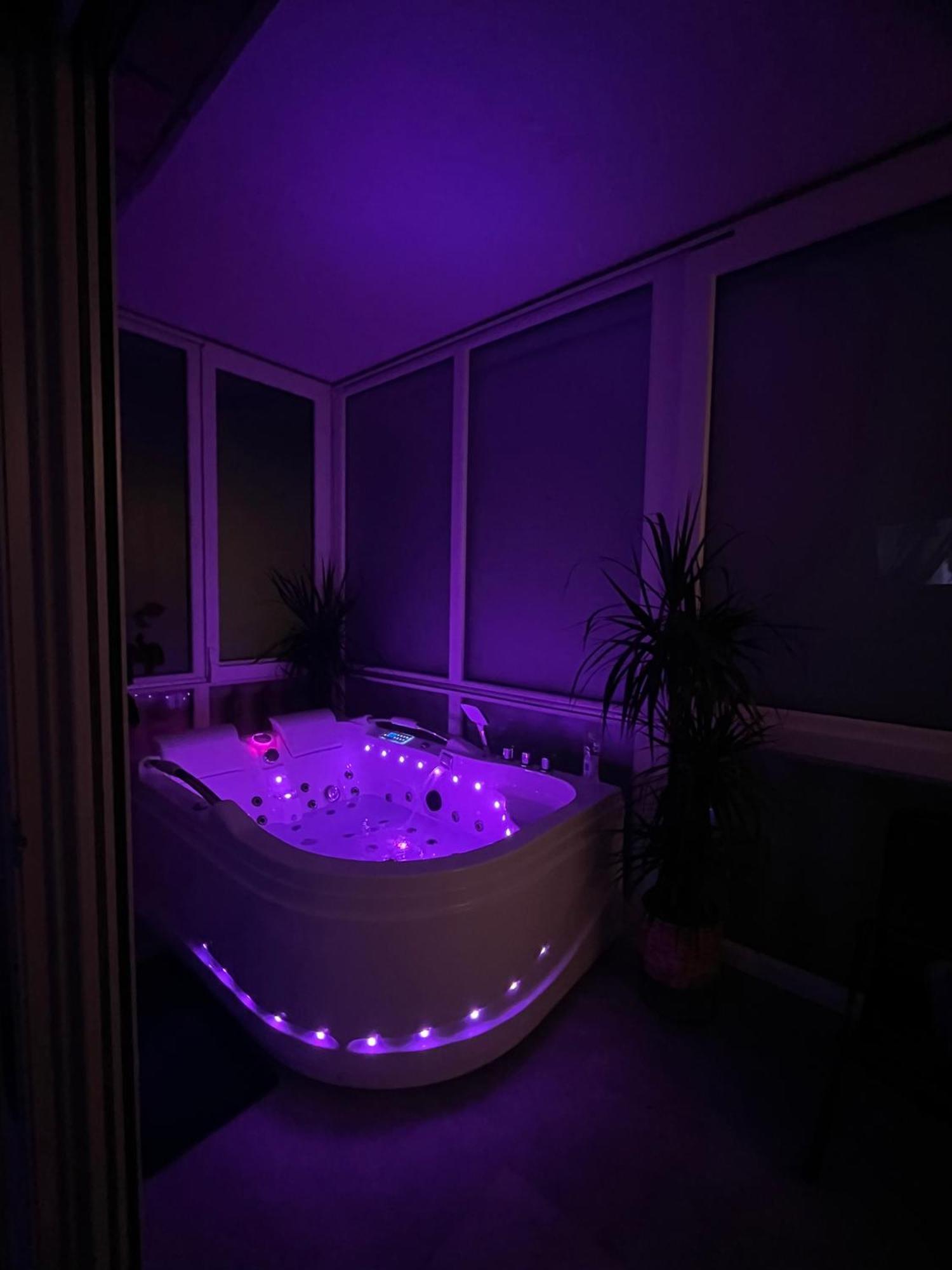 Luxrooms - Hotel Type With Private Jacuzzi Bjelovar Luaran gambar
