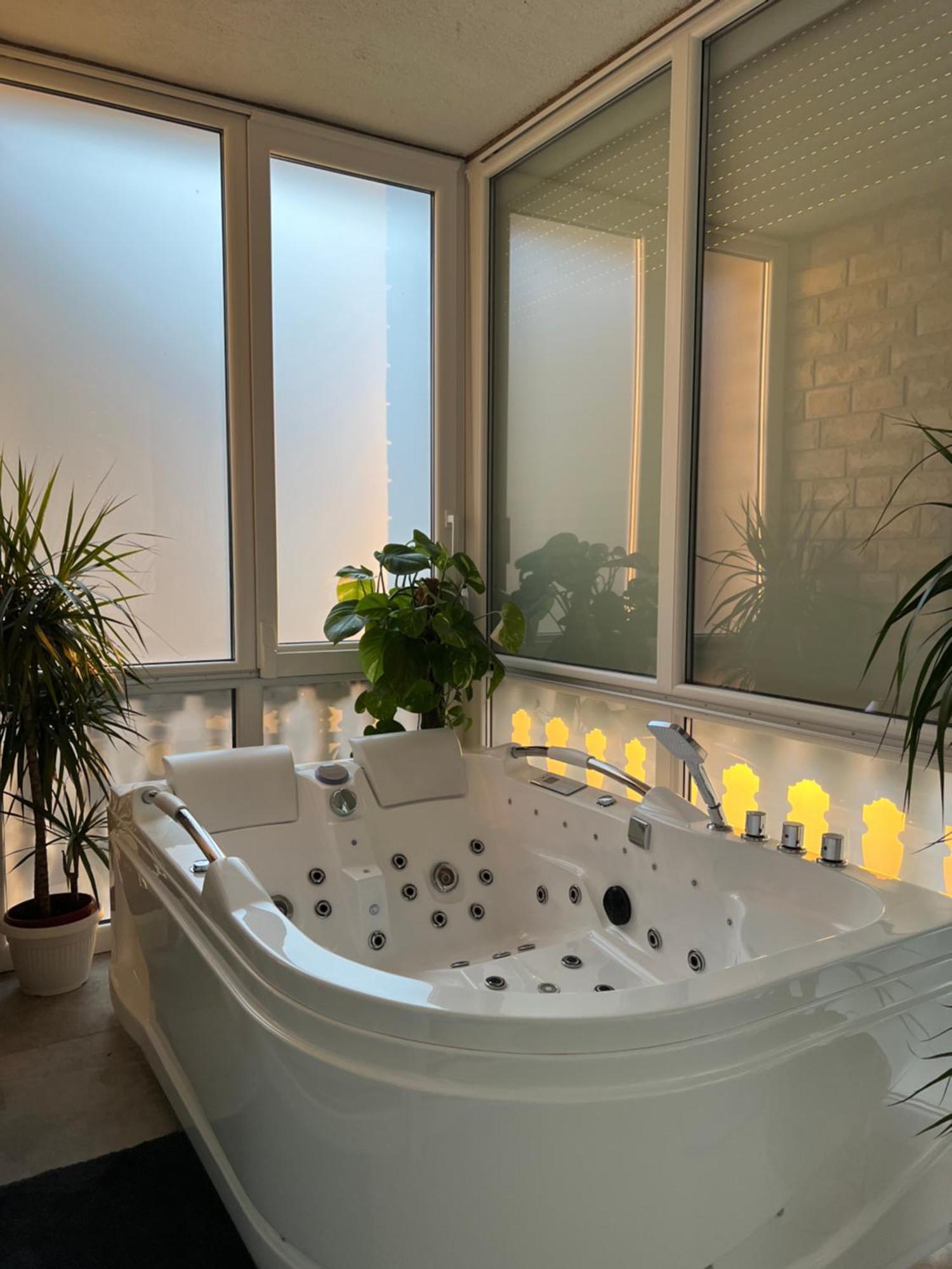 Luxrooms - Hotel Type With Private Jacuzzi Bjelovar Luaran gambar