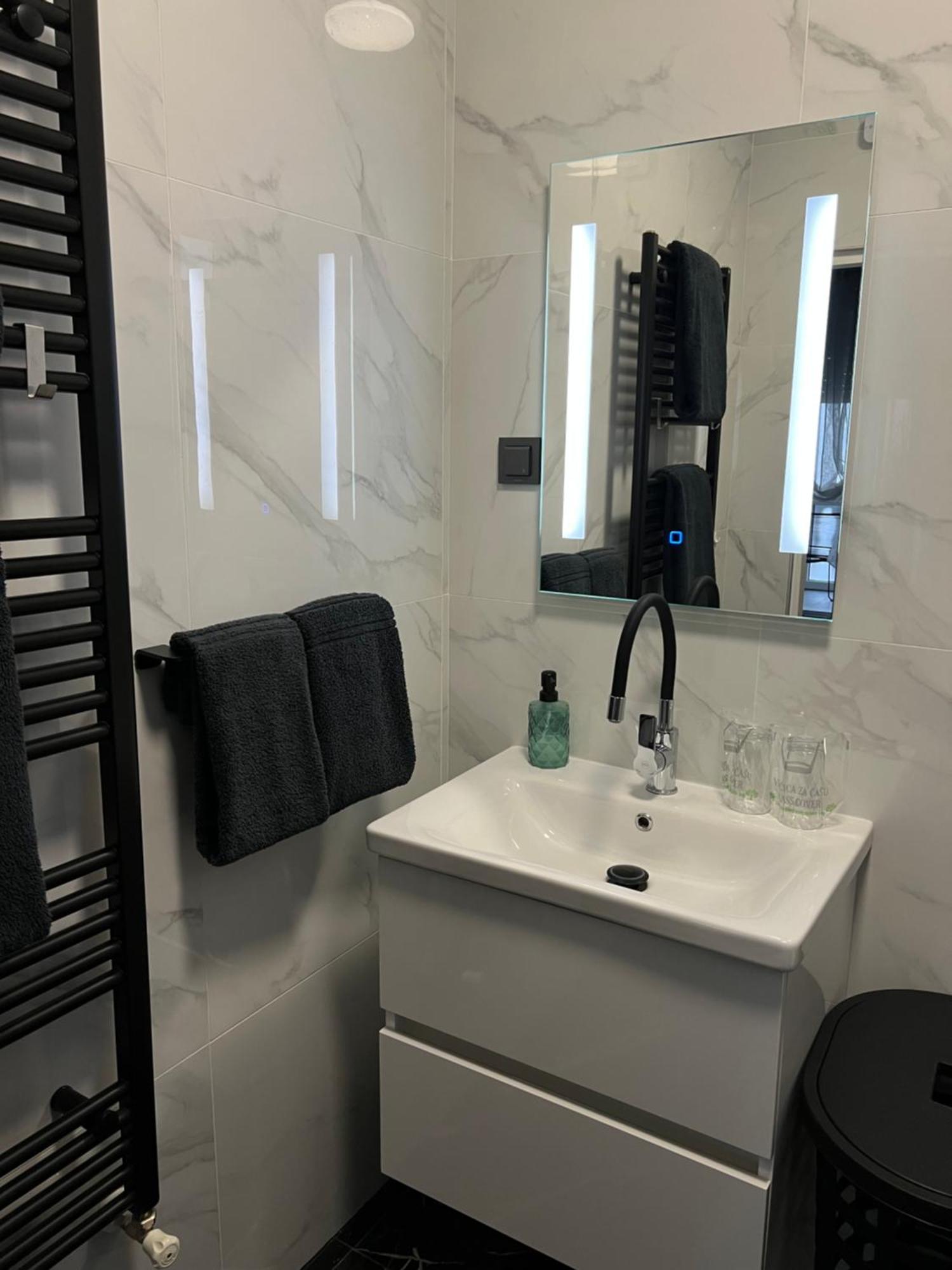 Luxrooms - Hotel Type With Private Jacuzzi Bjelovar Luaran gambar